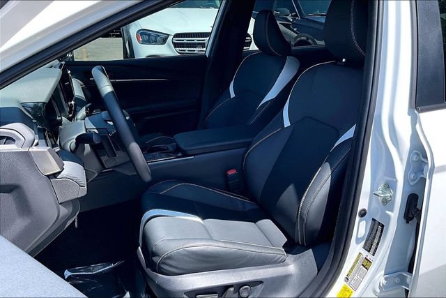 Used 2026 Toyota Camry SE FWD image 6
