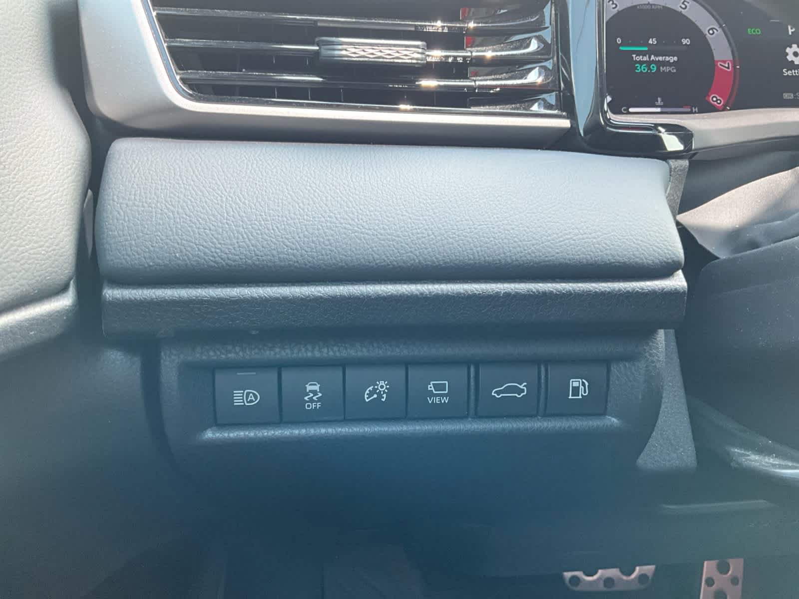 Used 2025 Toyota Camry Hybrid AWD/4WD image 17