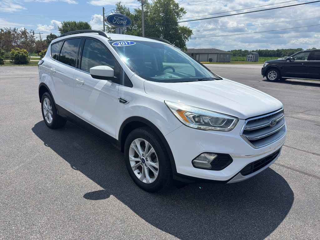 Used 2017 Ford Escape SE w/ Equipment Group 201A AWD/4WD image 3