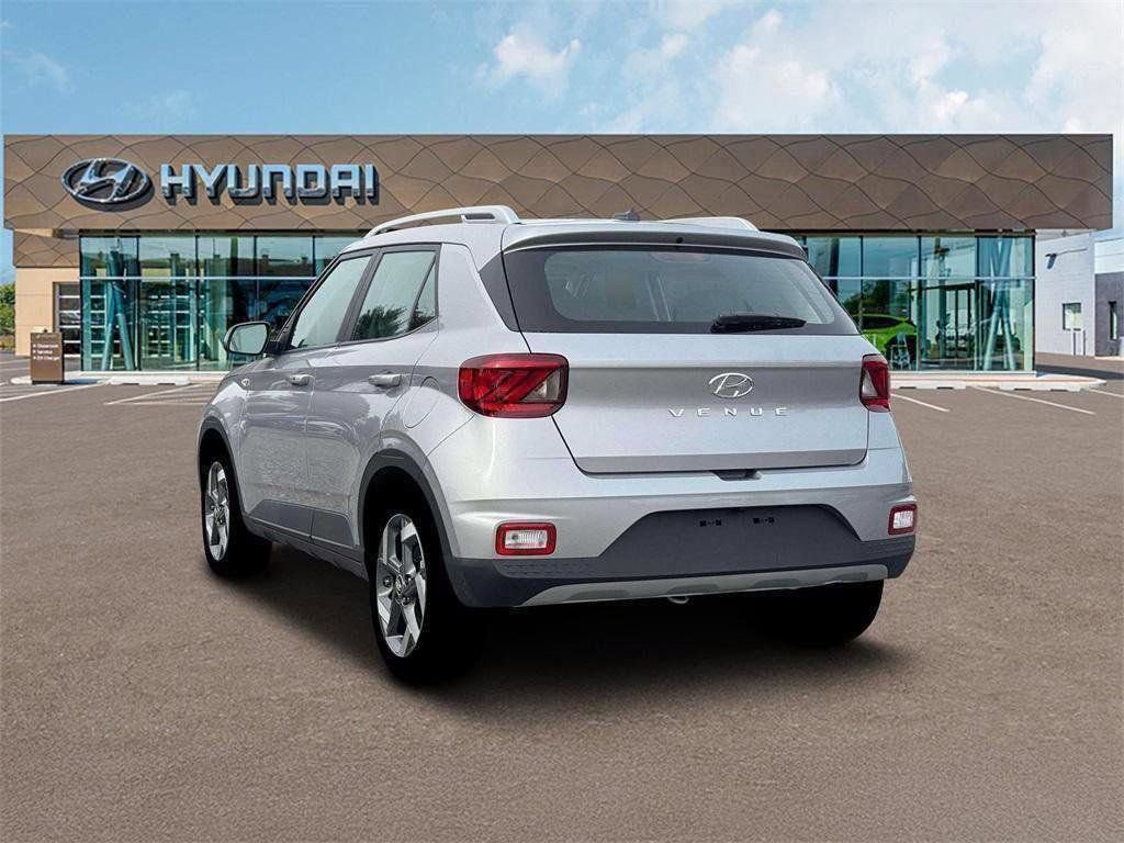 Certified 2026 Hyundai Venue SEL FWD image 5