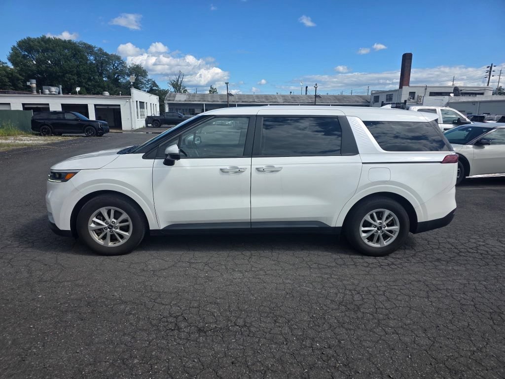 Used 2024 Kia Carnival LX FWD image 4
