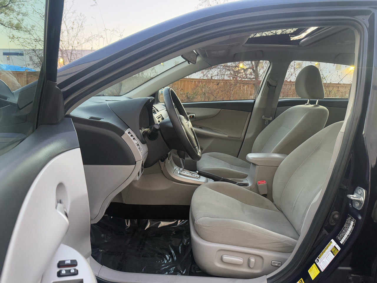 Used 2013 Toyota Corolla LE Special Edition image 11