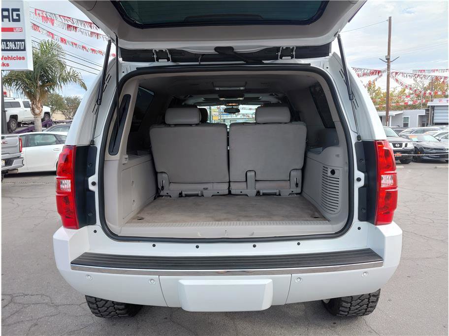 Used 2010 Chevrolet Suburban LTZ image 16