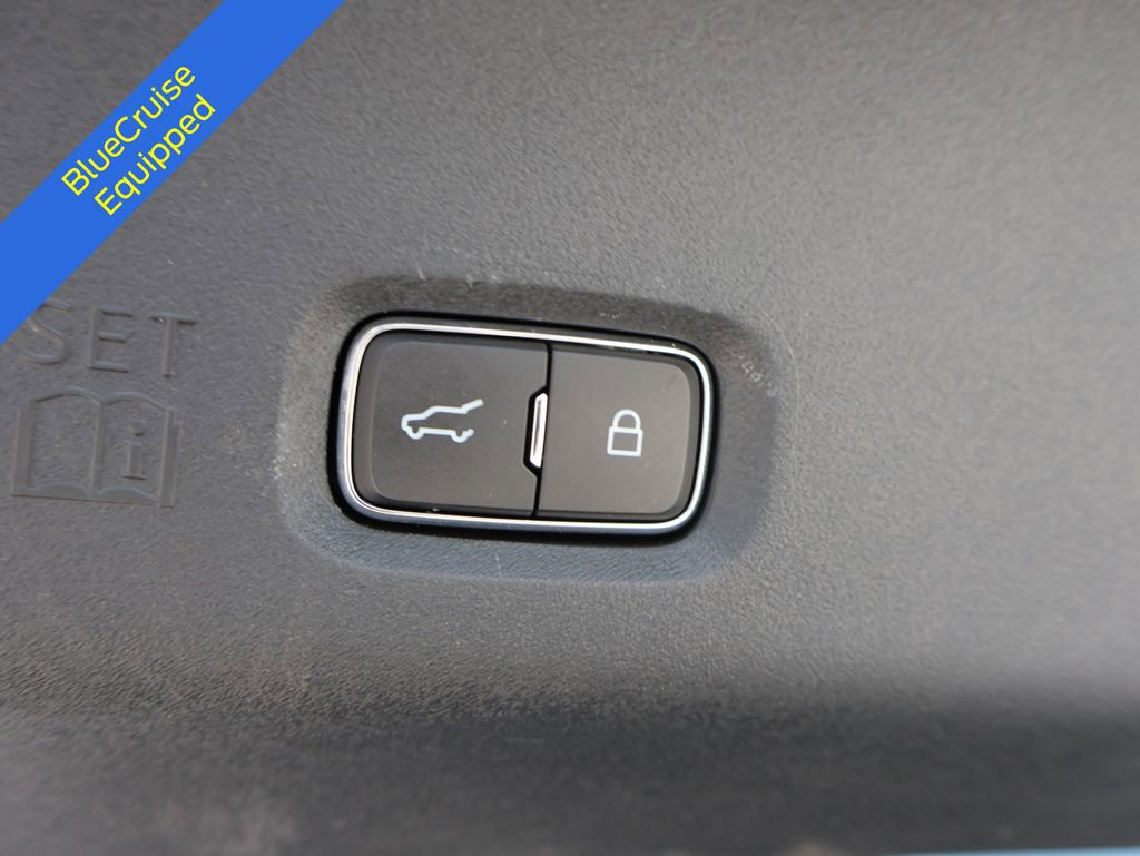 Certified 2025 Ford Expedition Active image 18