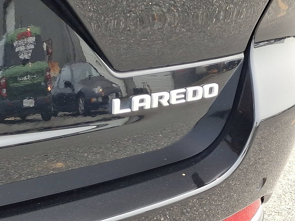 Used 2024 Jeep Grand Cherokee Laredo w/ Luxury Tech Group I AWD/4WD image 28