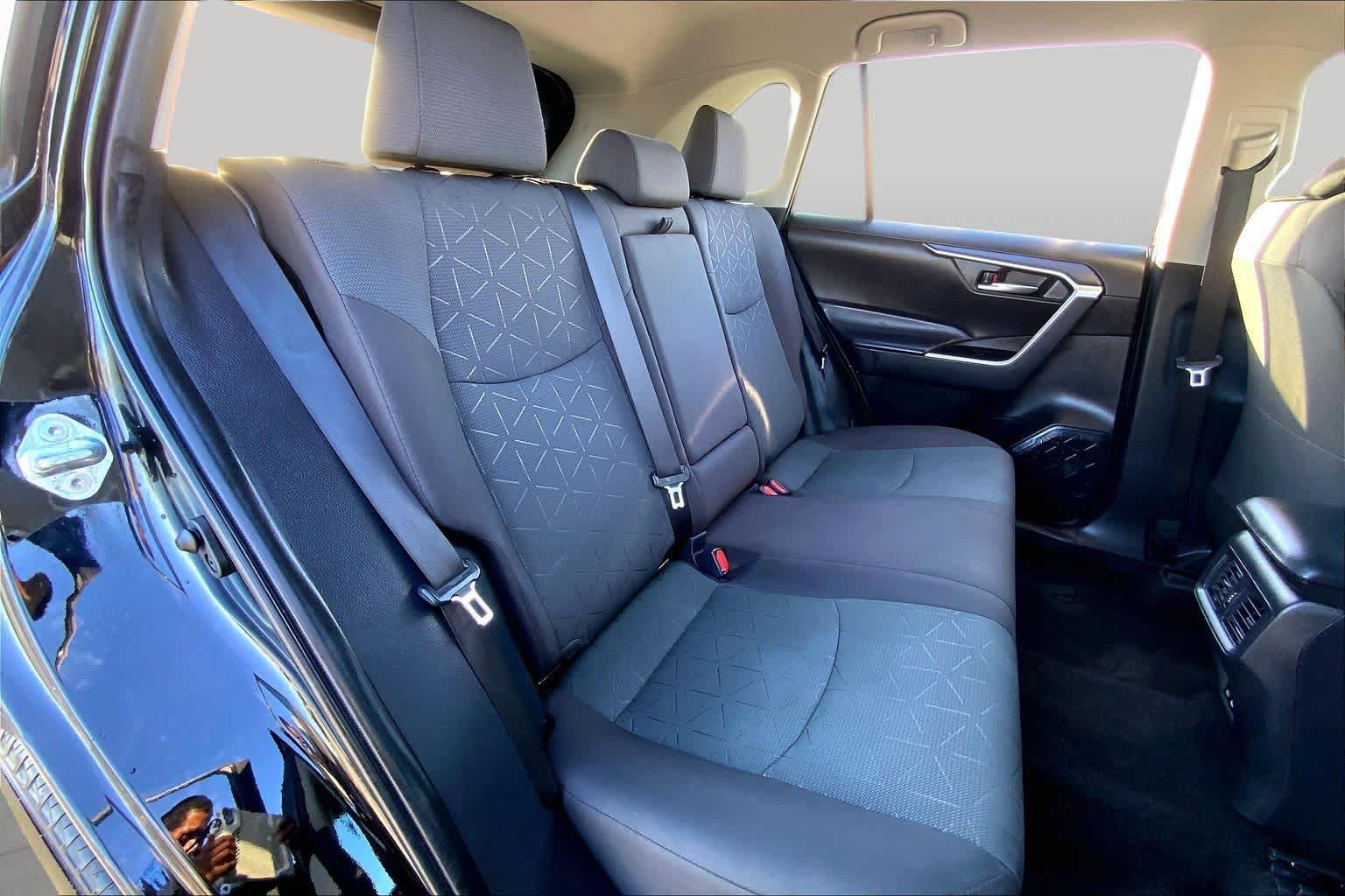 Used 2024 Toyota RAV4 XLE FWD image 18