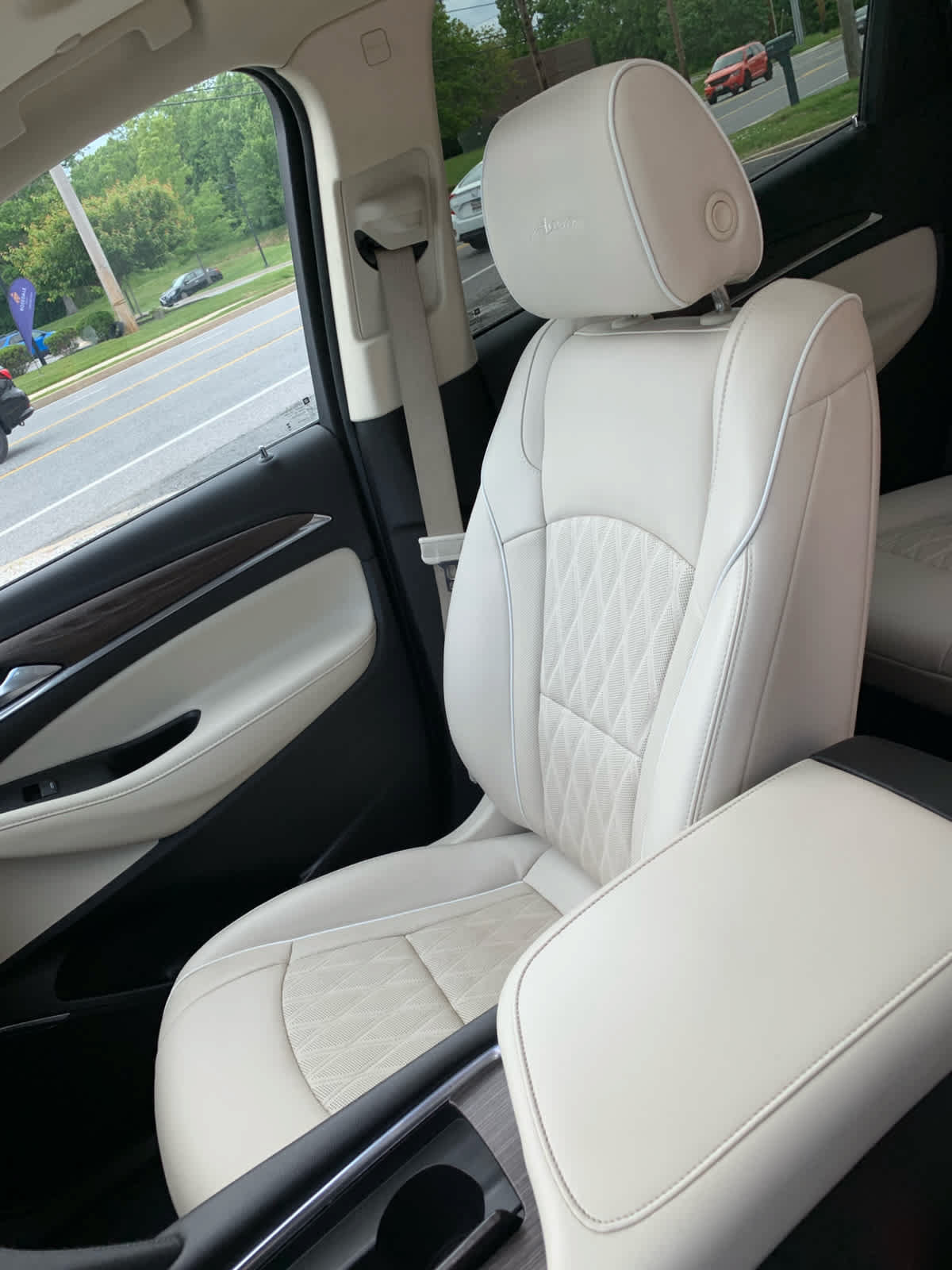 Used 2024 Buick Enclave Avenir w/ Avenir Technology Package FWD image 22