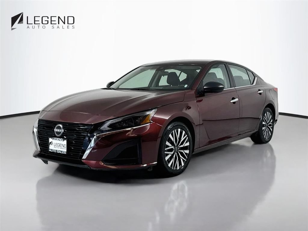 Used 2024 Nissan Altima 2.5 SV FWD image 1