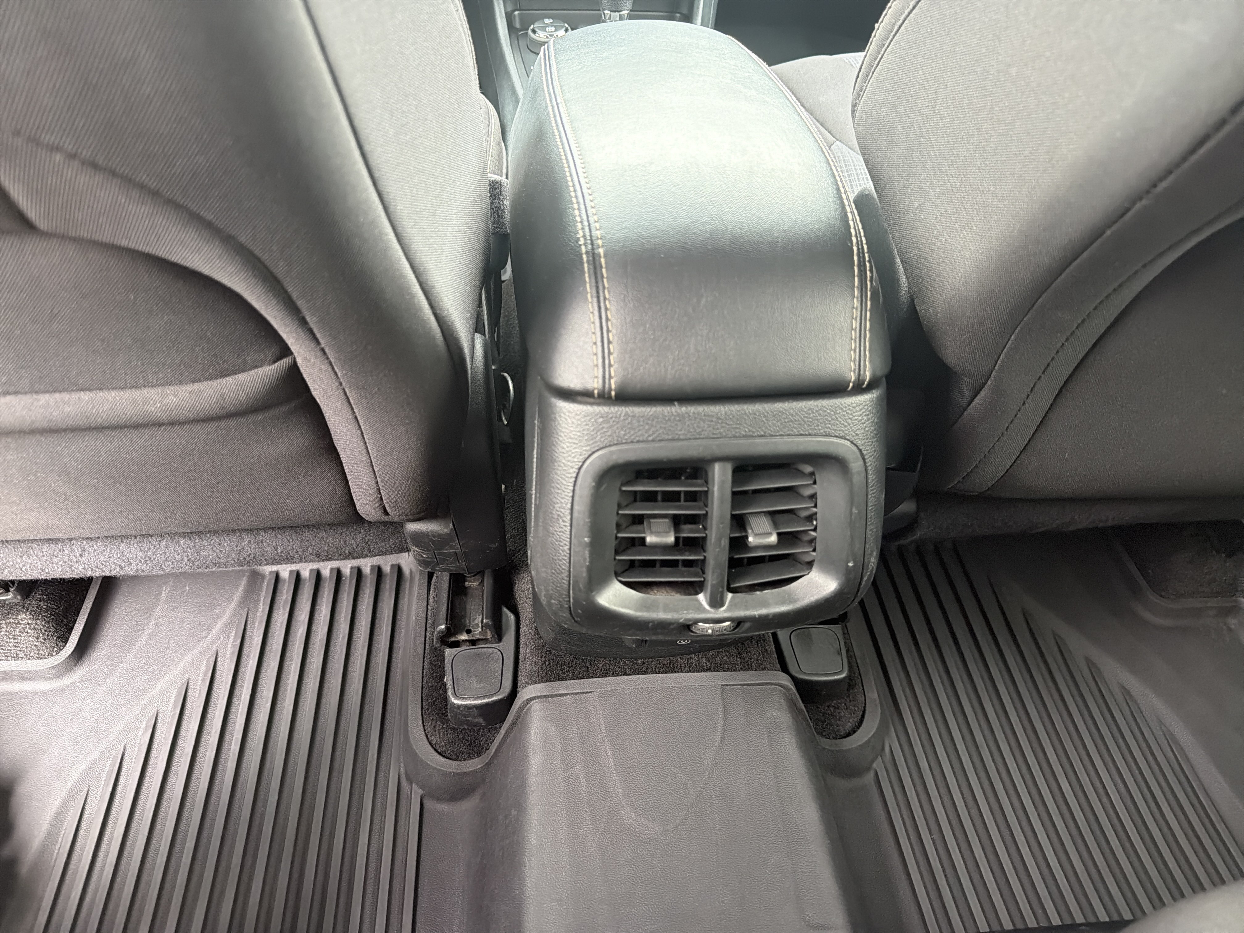 Used 2015 Jeep Cherokee Latitude w/ Comfort/Convenience Group AWD/4WD image 13