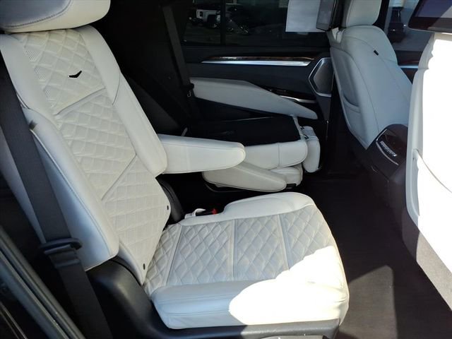 Used 2025 Cadillac Escalade Sport Platinum w/ LPO, ONYX Package image 23