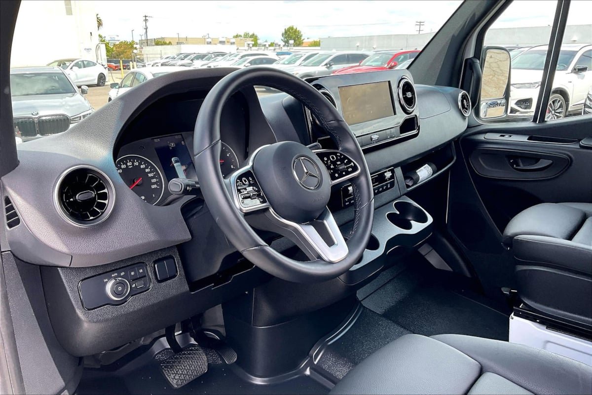 Used 2024 Mercedes-Benz Sprinter 2500 image 12