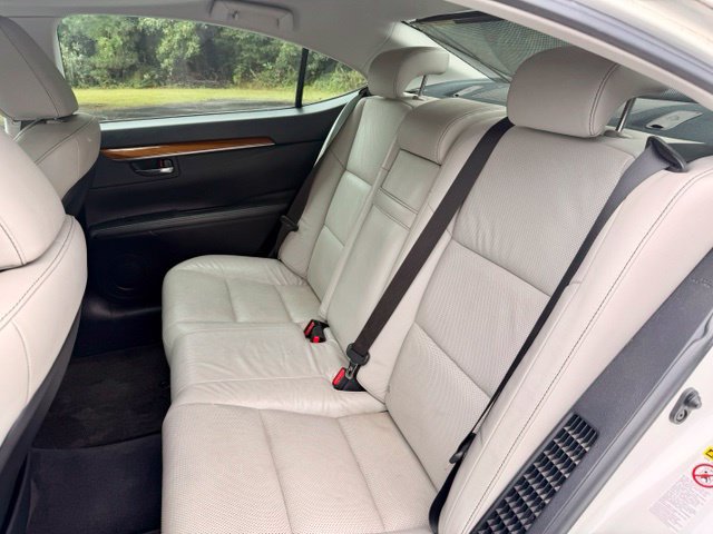 Used 2013 Lexus ES 300h w/ Luxury Pkg FWD image 26