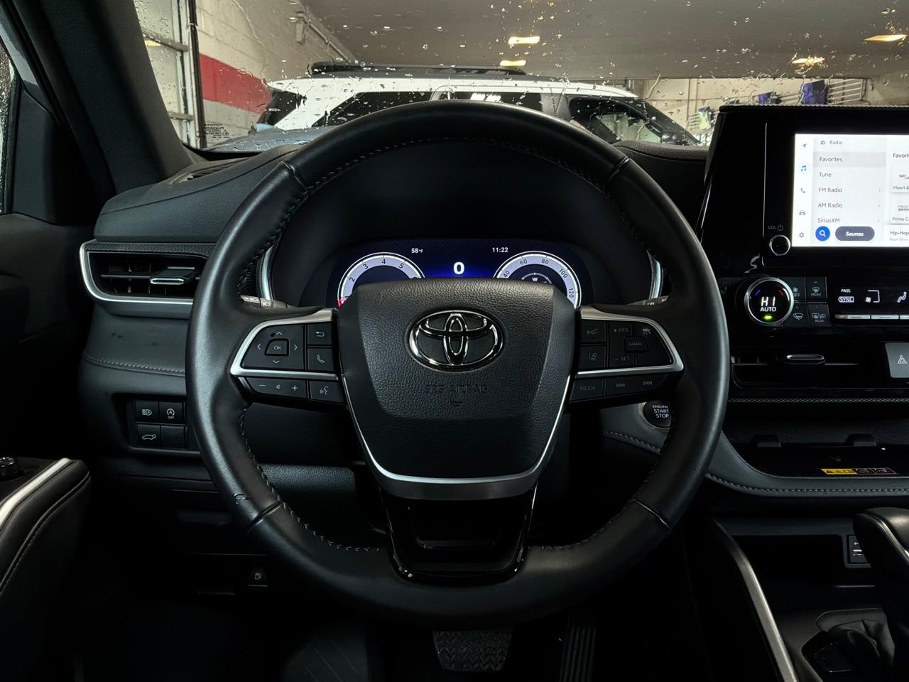 Used 2025 Toyota Highlander XSE AWD/4WD image 37