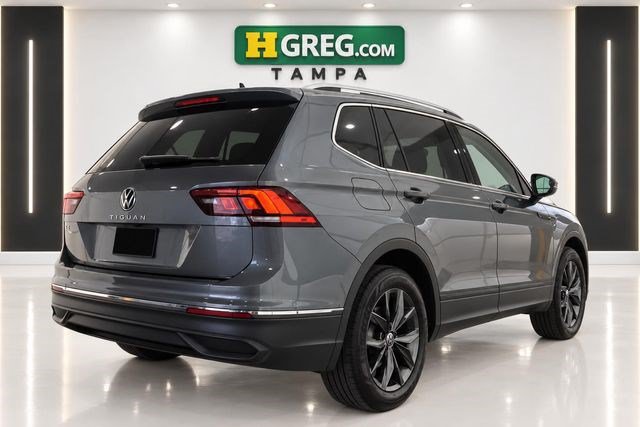 Used 2023 Volkswagen Tiguan SE w/ Panoramic Sunroof Package FWD image 6