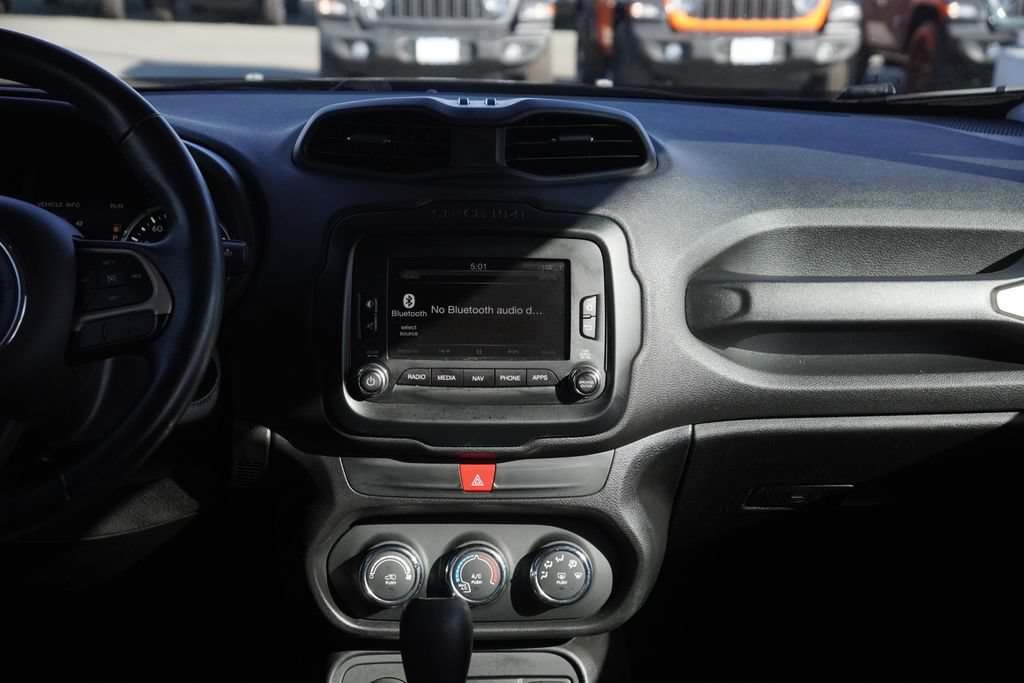 Certified 2017 Jeep Renegade Latitude AWD/4WD image 37