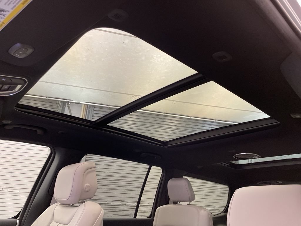 New 2026 Jeep Grand Wagoneer 2WD w/ Premium Group I image 16