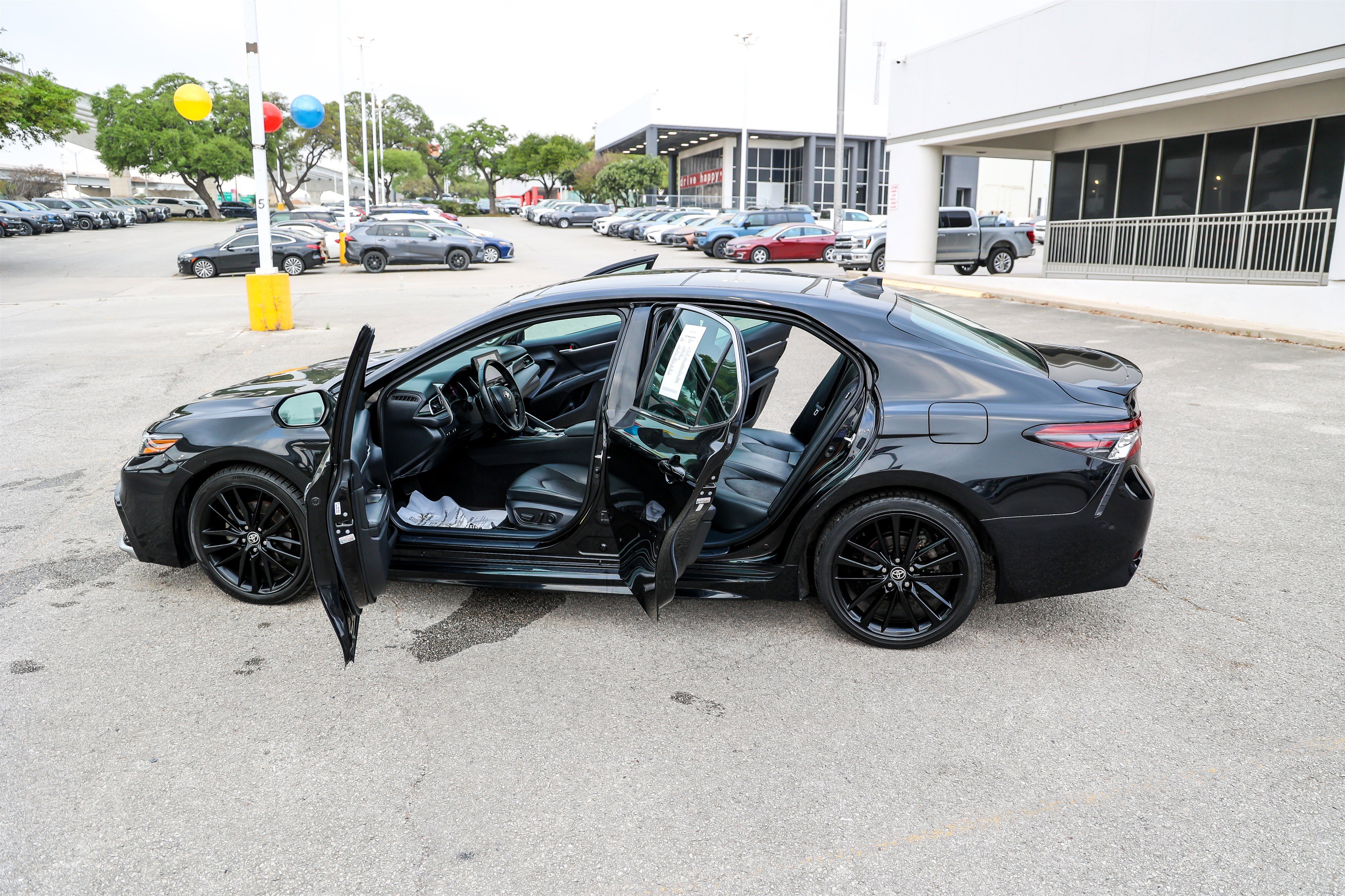 Used 2022 Toyota Camry XSE image 11