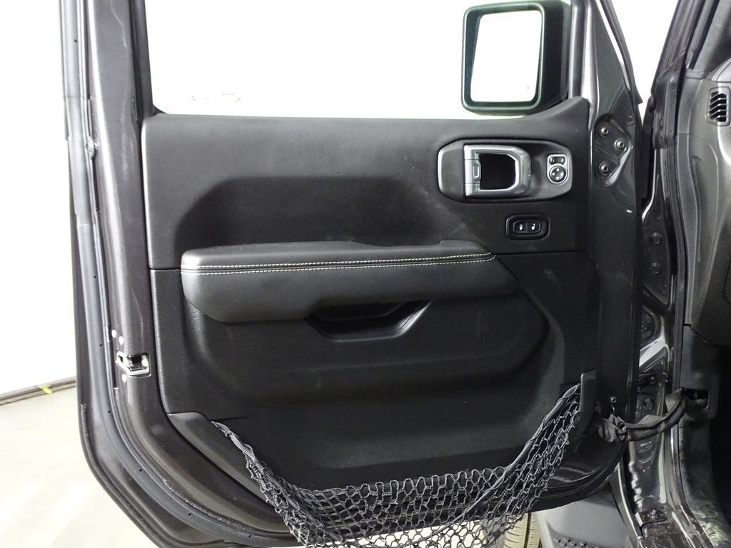 Used 2023 Jeep Wrangler Unlimited Sahara AWD/4WD image 17