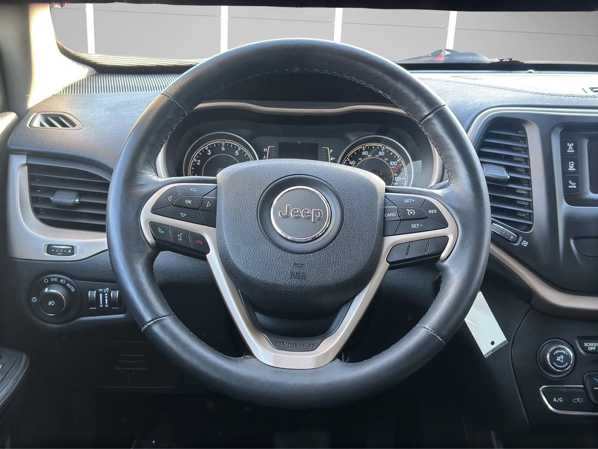 Used 2015 Jeep Cherokee Latitude w/ Cold Weather Group image 15