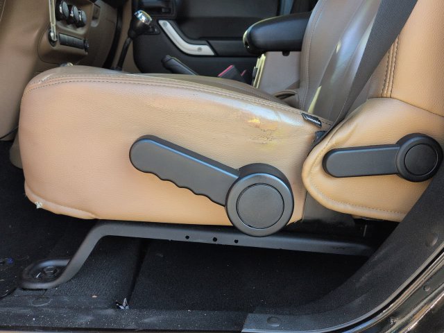 Used 2015 Jeep Wrangler Unlimited Rubicon AWD/4WD image 19
