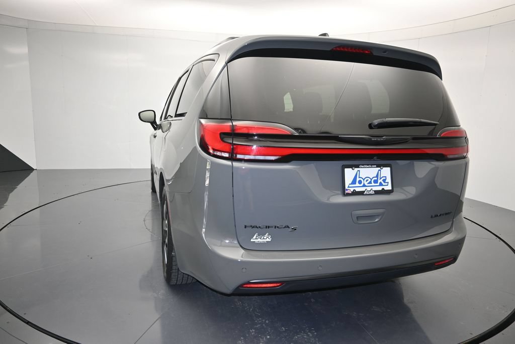 Used 2025 Chrysler Pacifica Limited FWD image 24