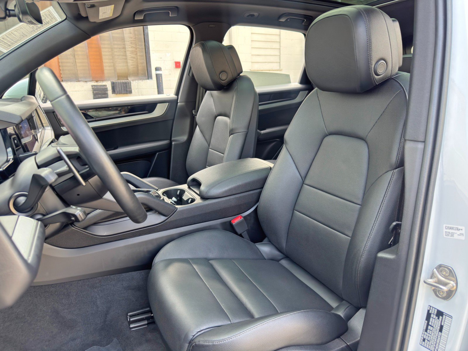 Used 2024 Porsche Cayenne AWD/4WD image 40