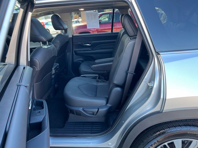 Used 2024 Toyota Grand Highlander AWD image 32
