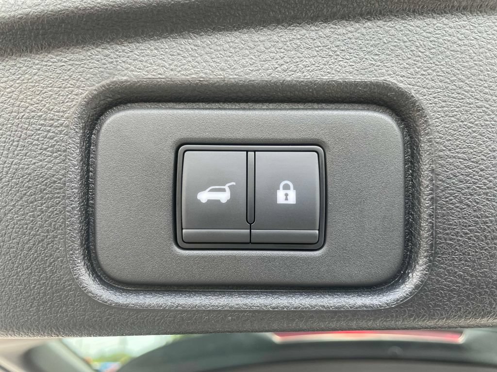 Used 2025 Nissan Pathfinder Platinum FWD image 10