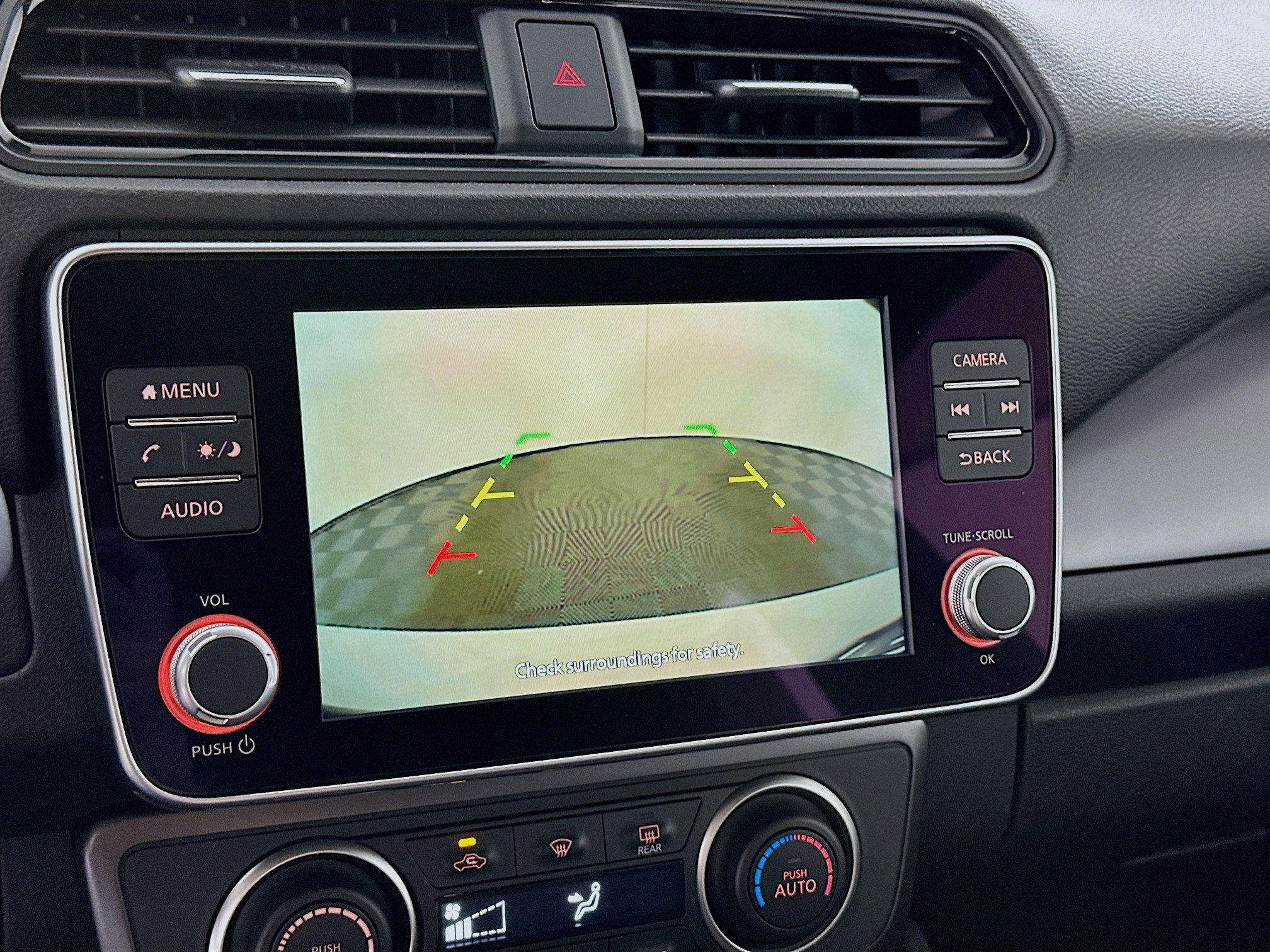 Used 2025 Nissan Leaf S image 21