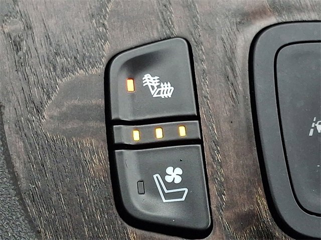 Used 2023 GMC Acadia Denali w/ Black Diamond Edition image 29