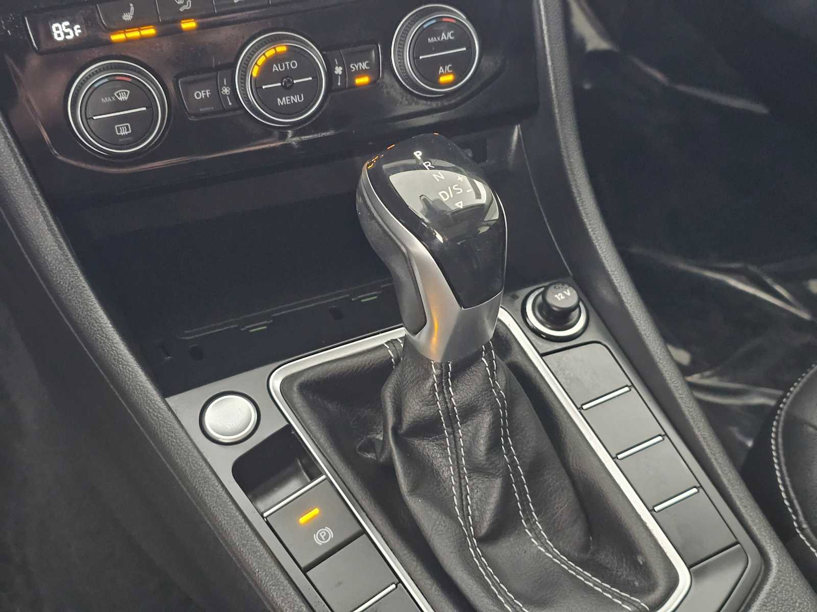 Used 2022 Volkswagen Jetta SE image 30