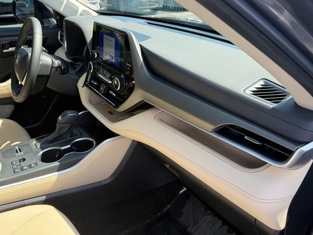 Certified 2025 Toyota Highlander XLE AWD/4WD image 20