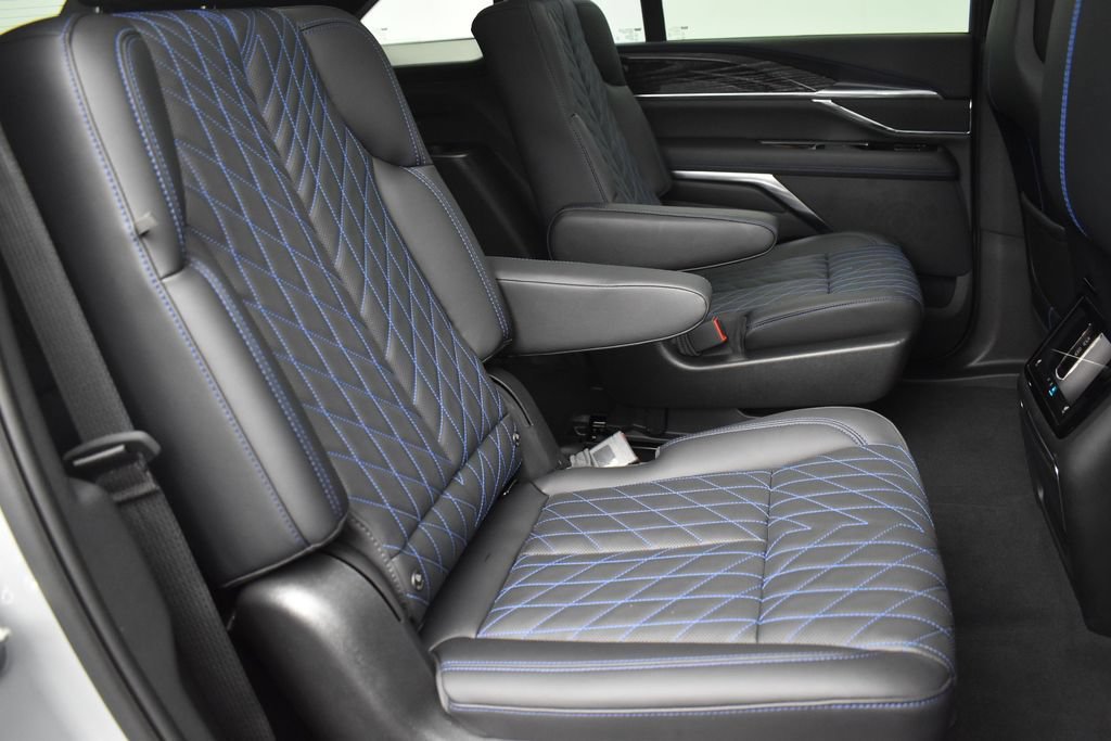 Used 2026 Cadillac Escalade IQ Sport 1 w/ LPO, ONYX Package AWD/4WD image 33
