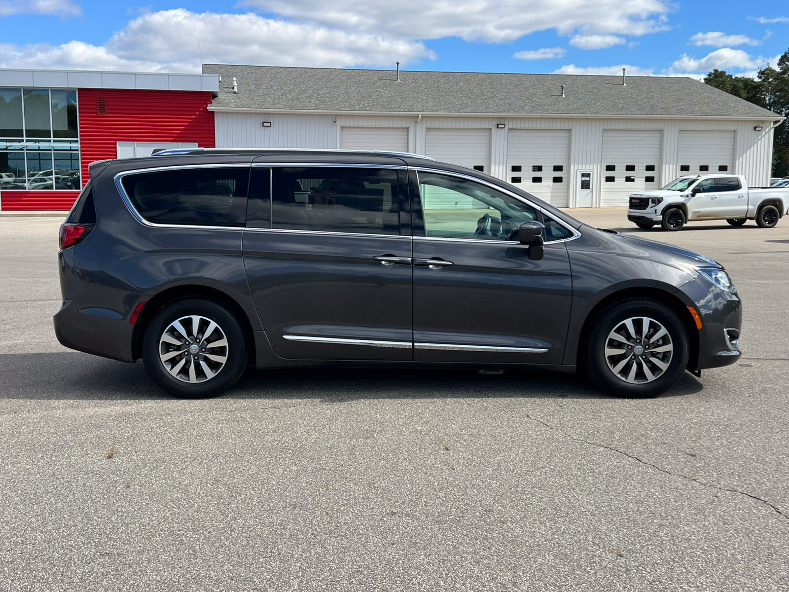 Used 2020 Chrysler Pacifica Touring-L Plus FWD image 52