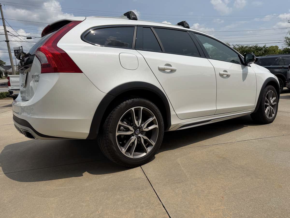 Used 2018 Volvo V60 T5 Cross Country AWD/4WD image 7
