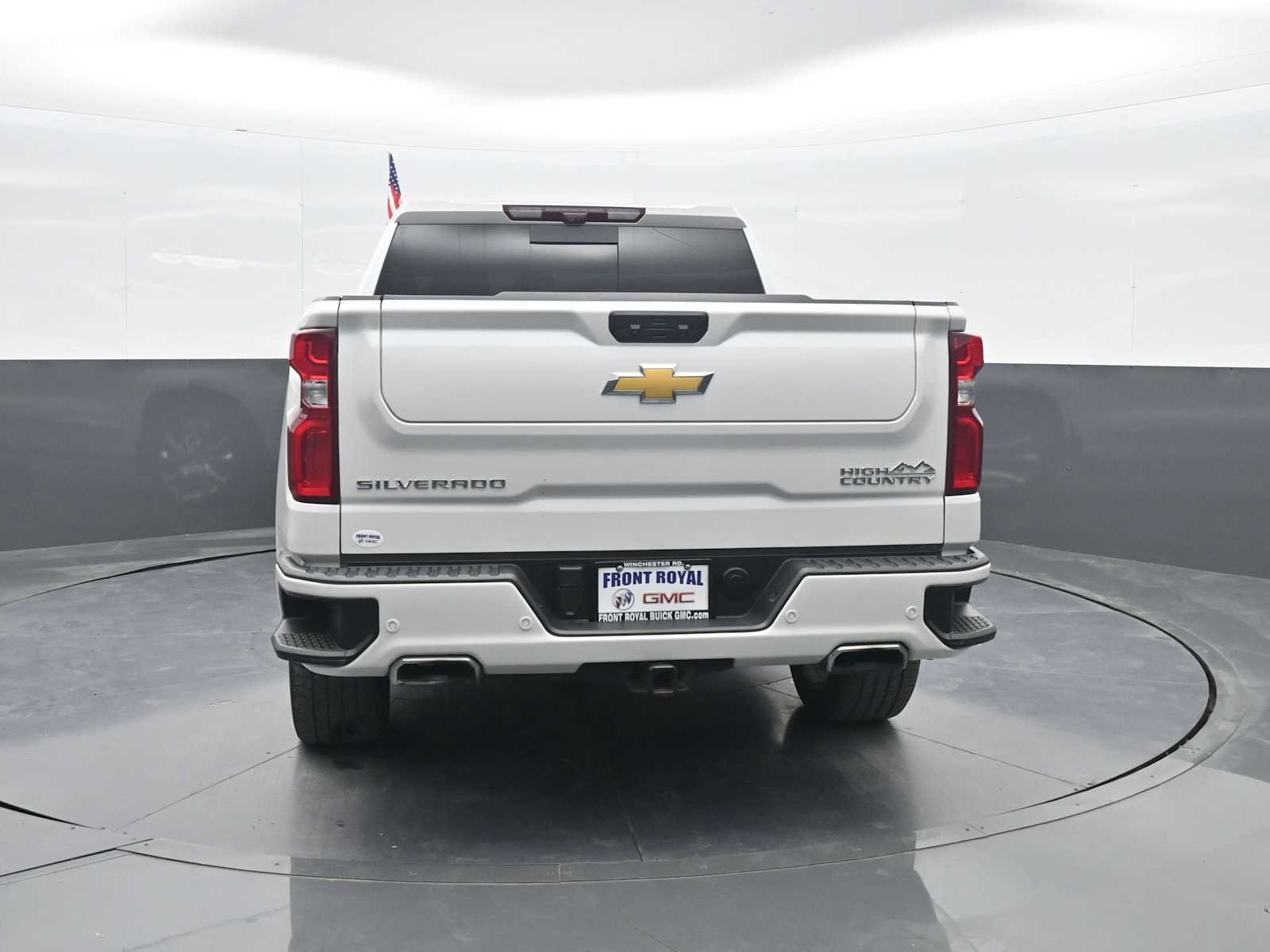 Used 2024 Chevrolet Silverado 1500 High Country w/ High Country Premium Package AWD/4WD image 6