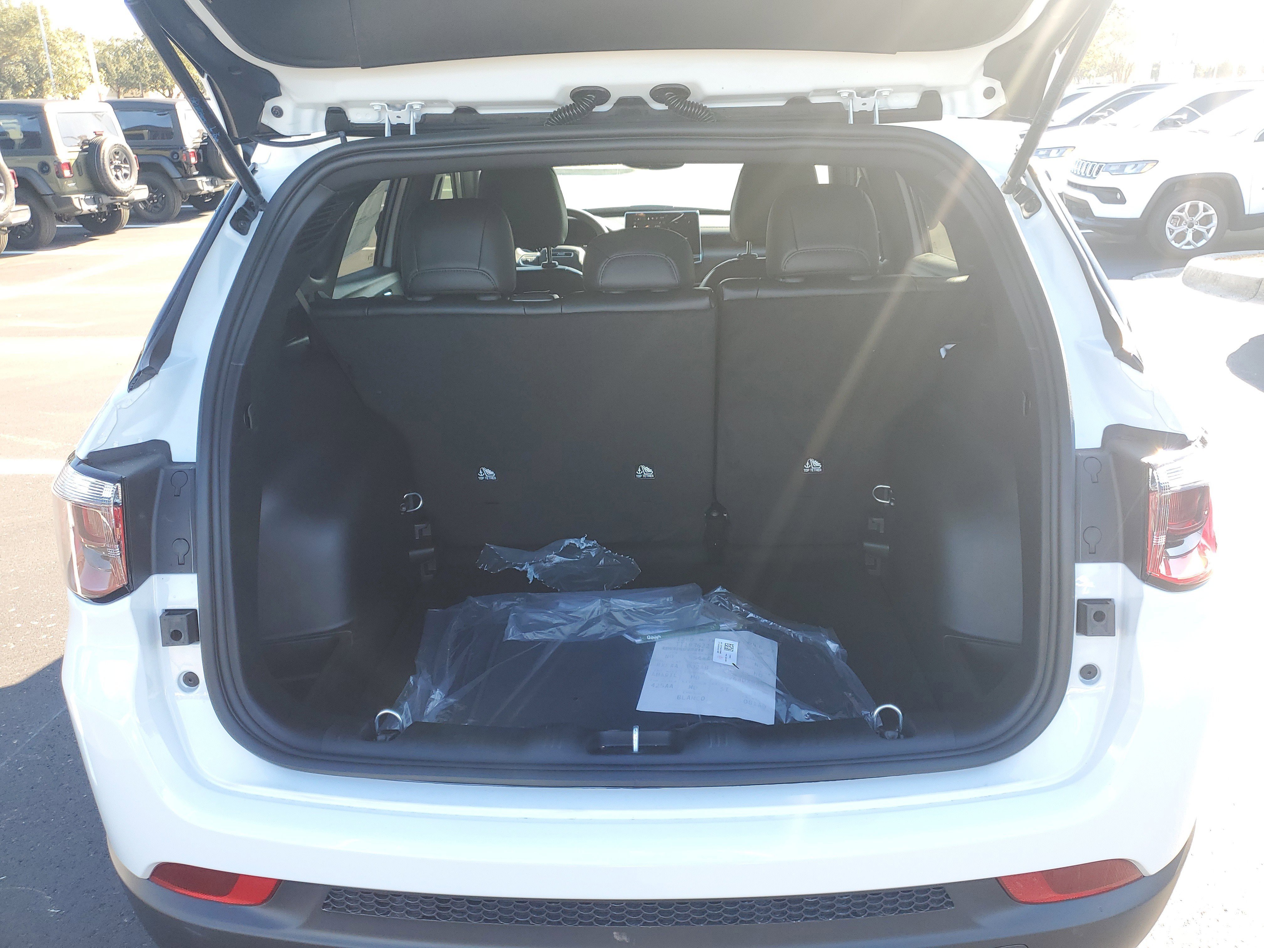 New 2026 Jeep Compass Latitude image 5