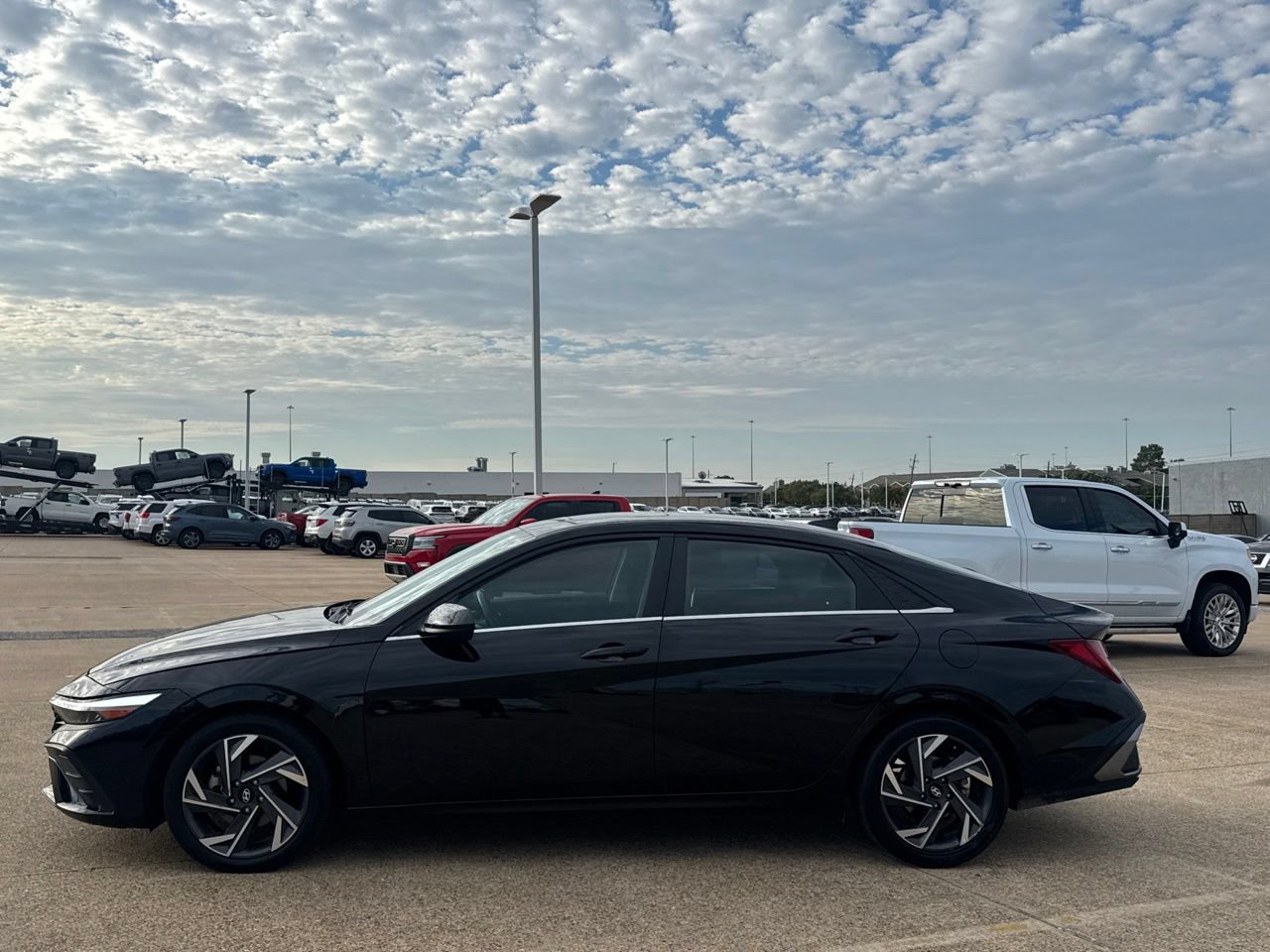 Used 2025 Hyundai Elantra SEL FWD image 14