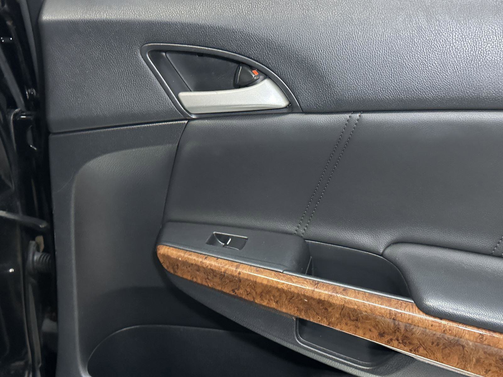 Used 2011 Honda Accord EX-L image 35