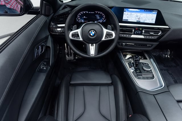 Used 2022 BMW Z4 M40i RWD image 3