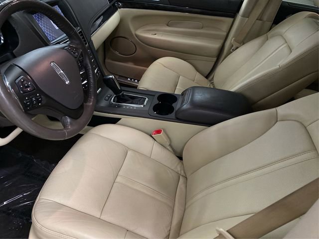 Used 2019 Lincoln MKT AWD image 10
