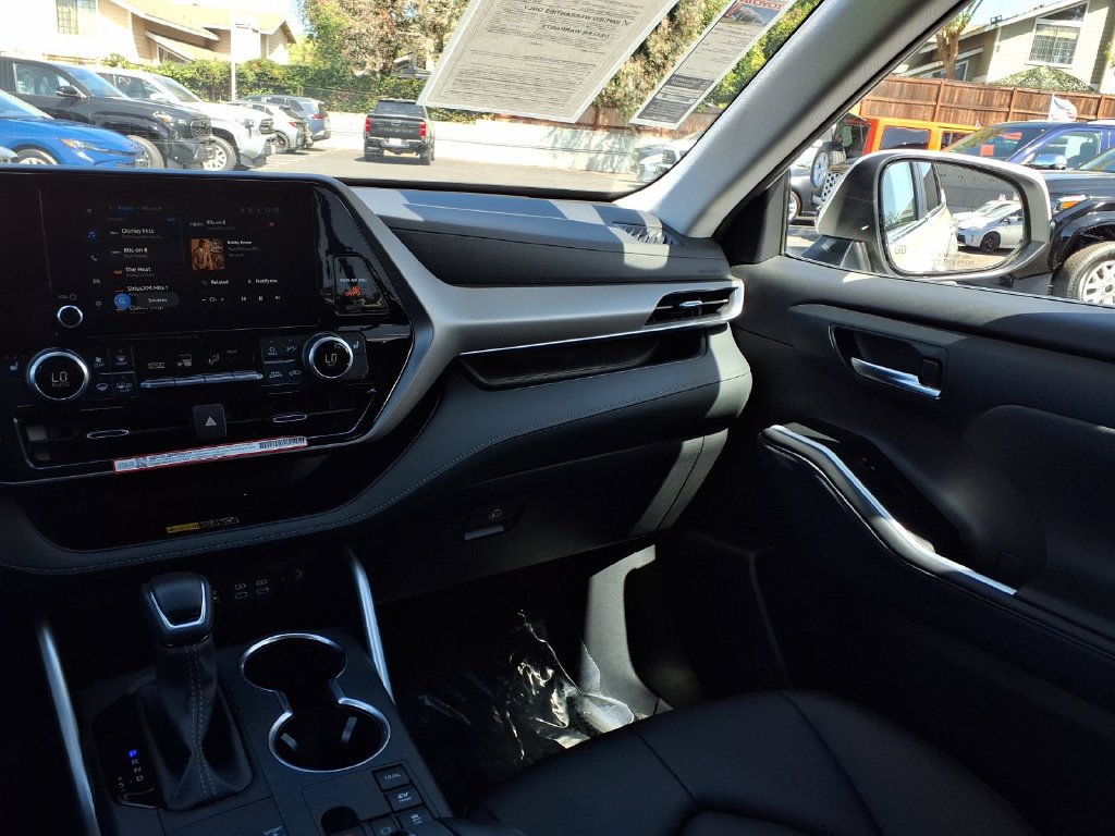 Certified 2026 Toyota Highlander XLE AWD/4WD image 31