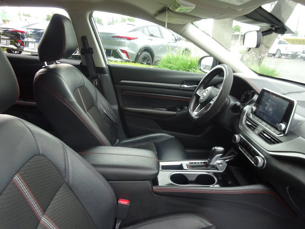 Used 2023 Nissan Altima 2.5 SR FWD image 16