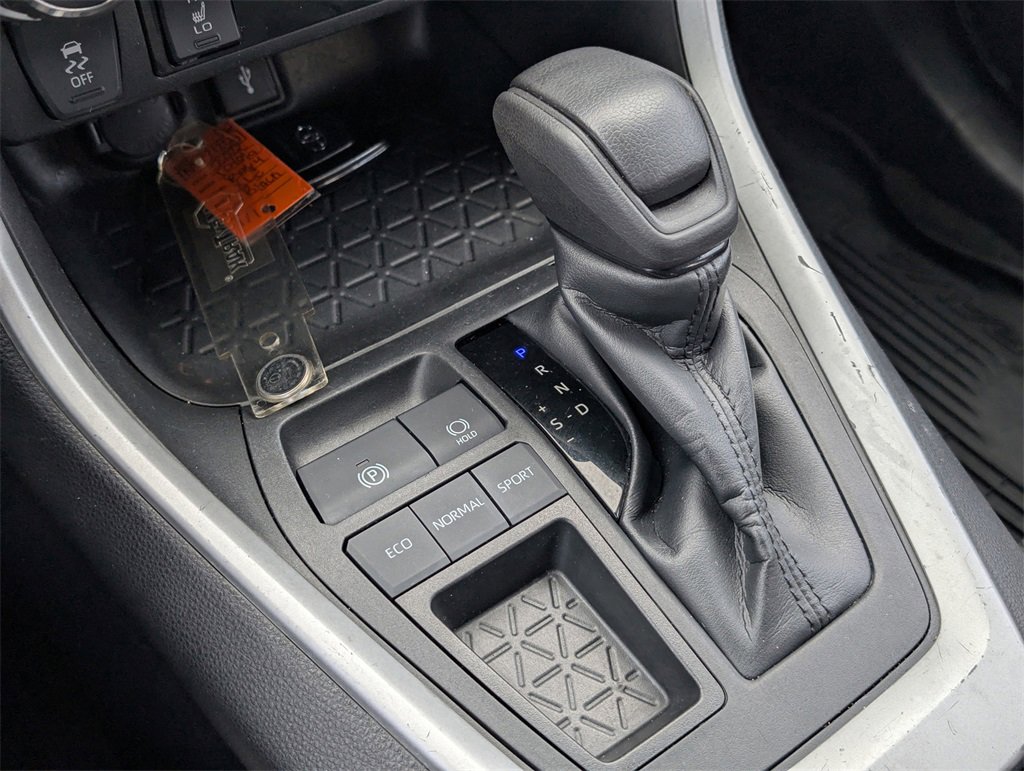 Used 2022 Toyota RAV4 XLE image 17