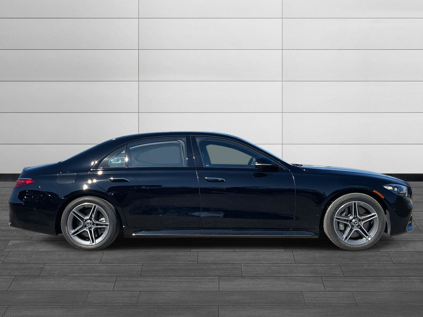 Used 2023 Mercedes-Benz S 580 4MATIC Sedan image 2