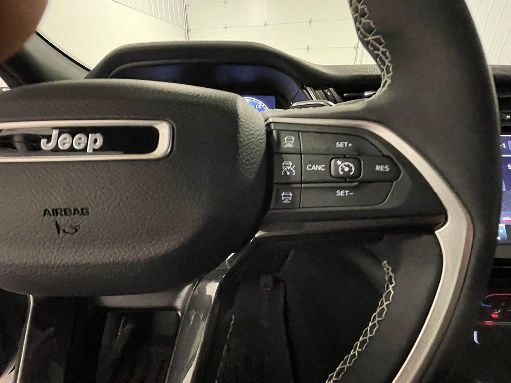 Used 2023 Jeep Grand Cherokee Altitude image 34