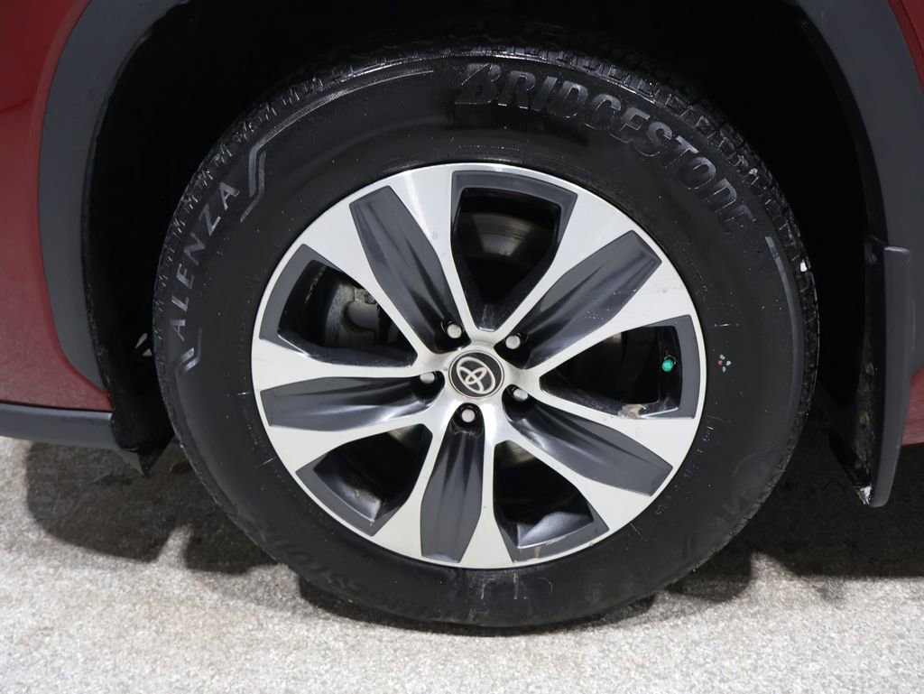 Used 2024 Toyota Highlander XLE image 8
