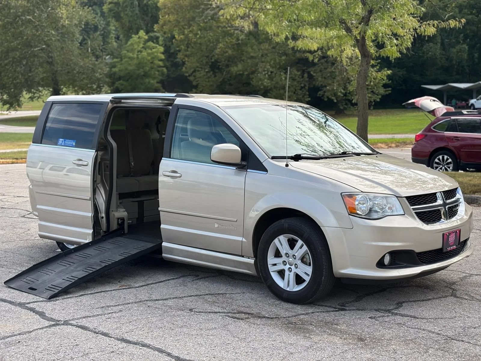 Used 2013 Dodge Grand Caravan Crew FWD image 15