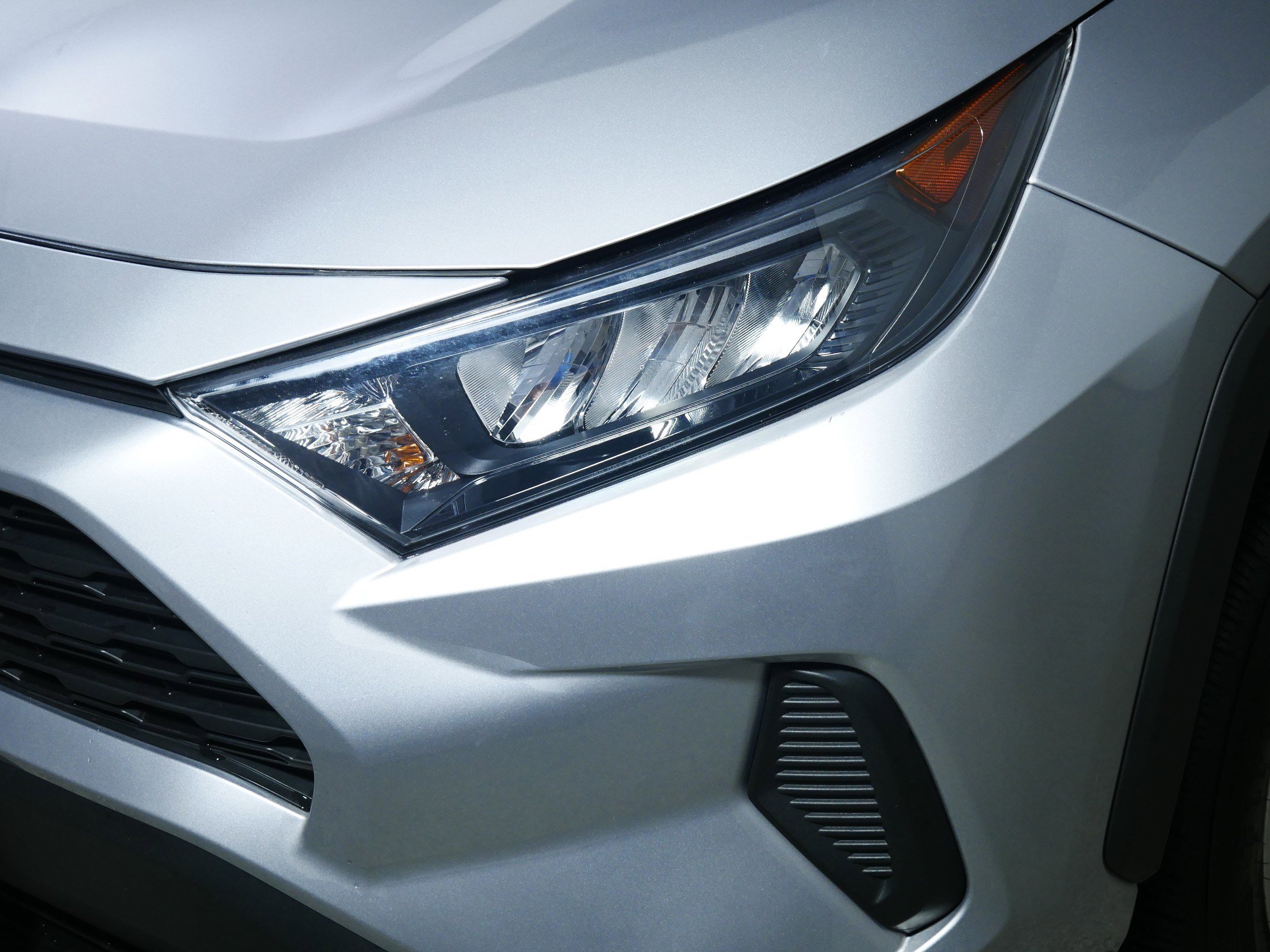 Used 2021 Toyota RAV4 LE AWD/4WD image 16
