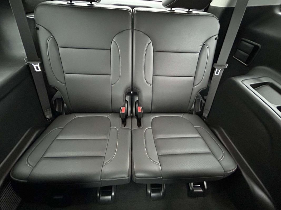 Used 2023 GMC Acadia SLT image 12